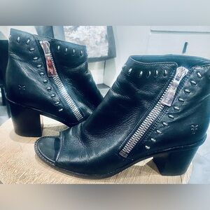 Frye Brielle Rebel Side Zip Black Leather Open Toe Boots Size 9.5